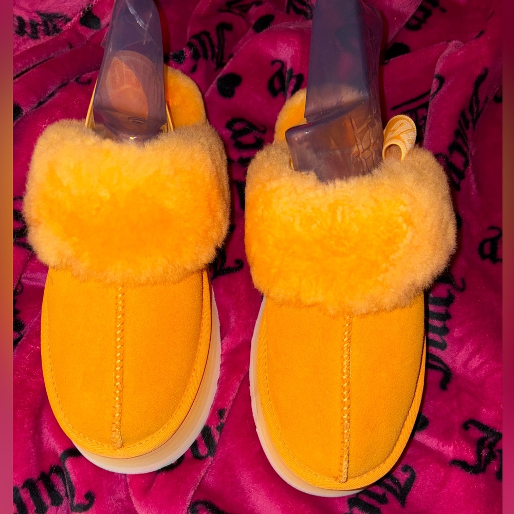 UGG Funkette in Vibrant Orange